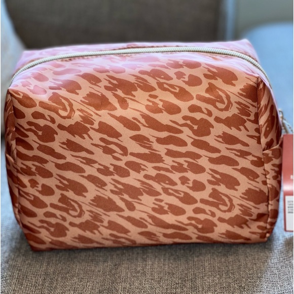 NWT Abstract Orange Cheetah Leopard Animal Print Cosmetic Toiletries Makeup Bag - Picture 1 of 3